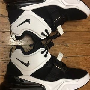 Nike Air Force 270